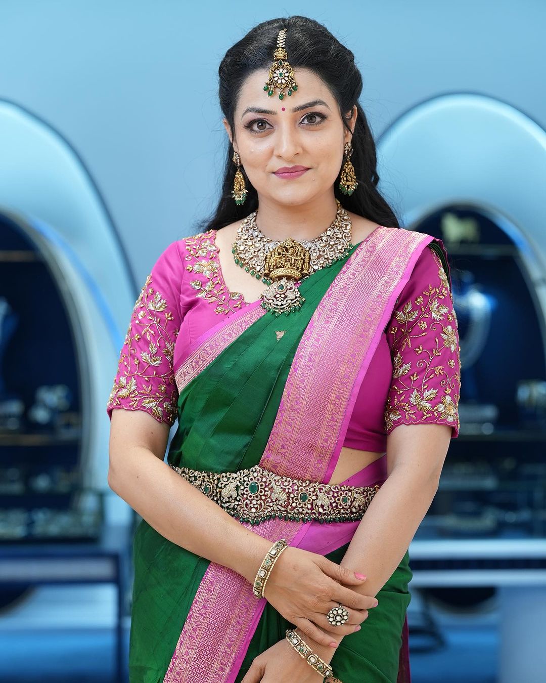 Telugu Tv Actress Madhuri Kandavalli Stills in Green Saree5